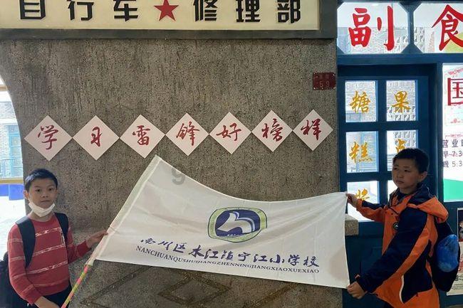 度假的时尚女孩
